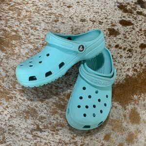 crocs turquoise blue